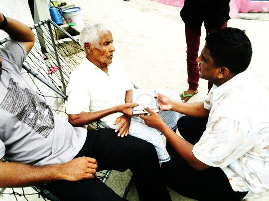 Quran distribution for elders on Umurun Dhvasvee Meehunge Dhuvas